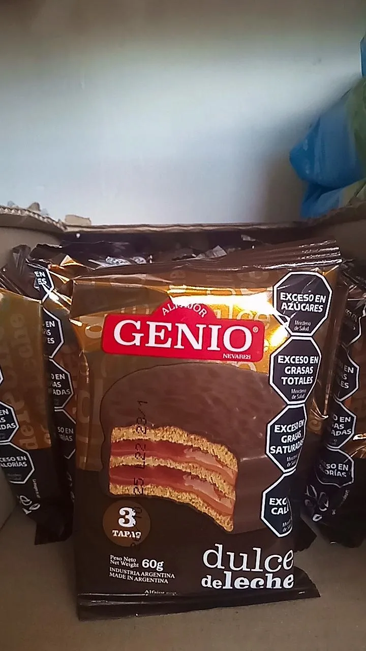 Alfajor genio triple chocolate / blanco